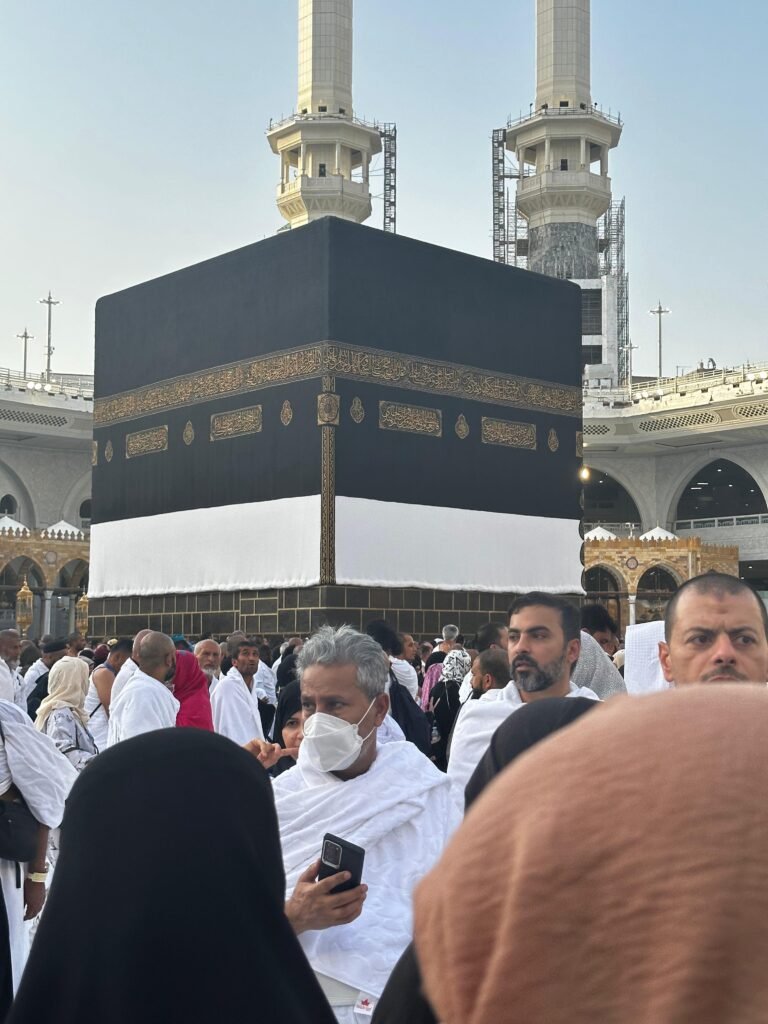 Haji atau umrah dulu?